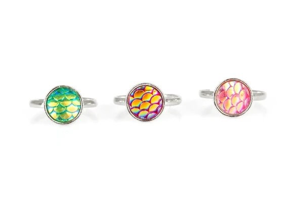 Handcrafted / Handmade Iridescent 10mm Mermaid Scale / Dragon Scale Finger Ring, Made with Hypoallergenic Silver Stainless Steel, Size 7