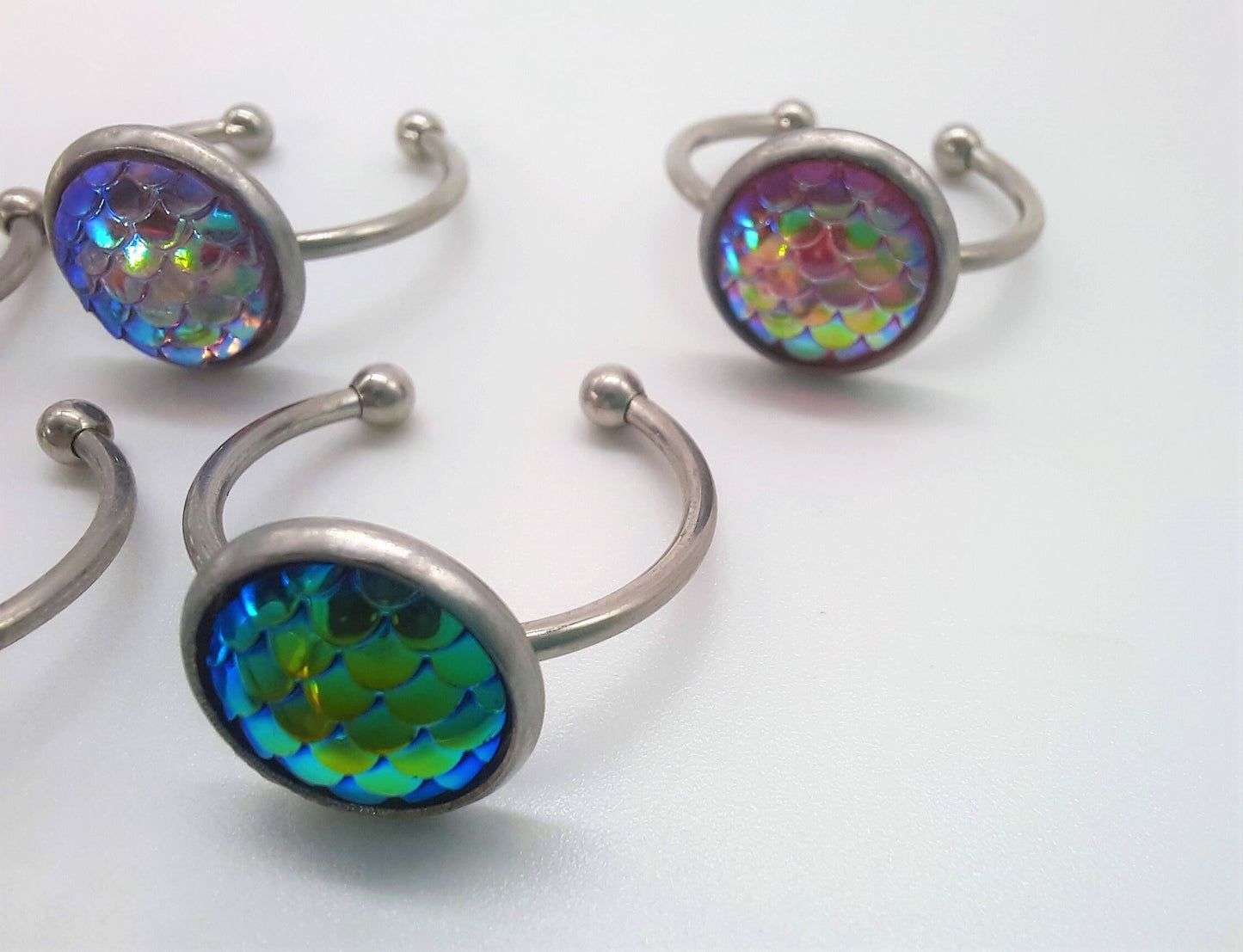 Handcrafted / Handmade Iridescent 10mm Mermaid Scale / Dragon Scale Finger Ring, Made with Hypoallergenic Silver Stainless Steel, Size 7