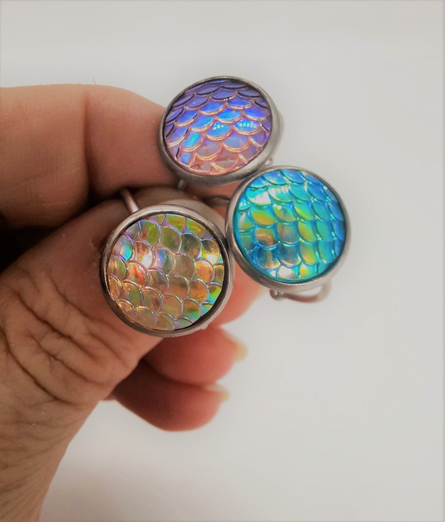 Handcrafted / Handmade Iridescent 12mm Mermaid Scale / Dragon Scale Finger Cuff Ring, Made w/ Hypoallergenic Silver Stainless Steel, Size 7