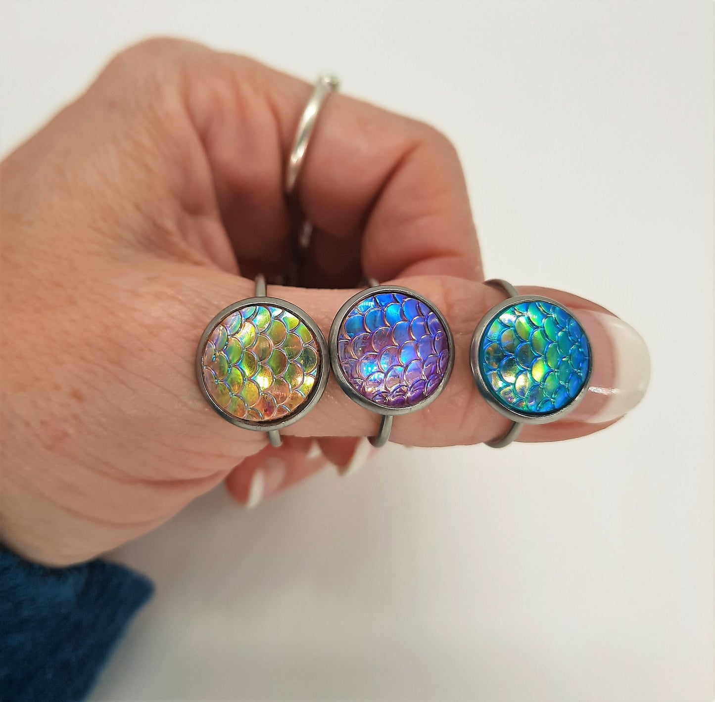 Handcrafted / Handmade Iridescent 12mm Mermaid Scale / Dragon Scale Finger Cuff Ring, Made w/ Hypoallergenic Silver Stainless Steel, Size 7