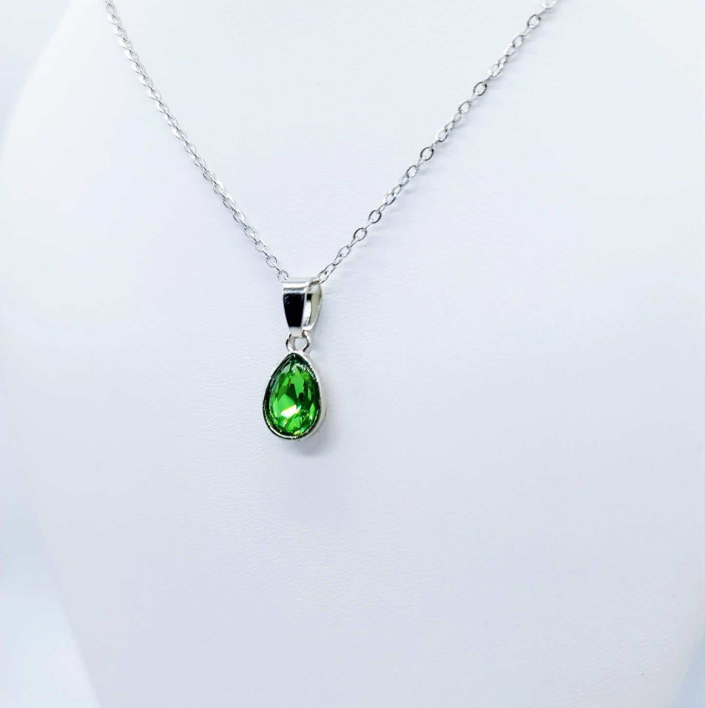 Multifaceted Teardrop Pendant Necklace