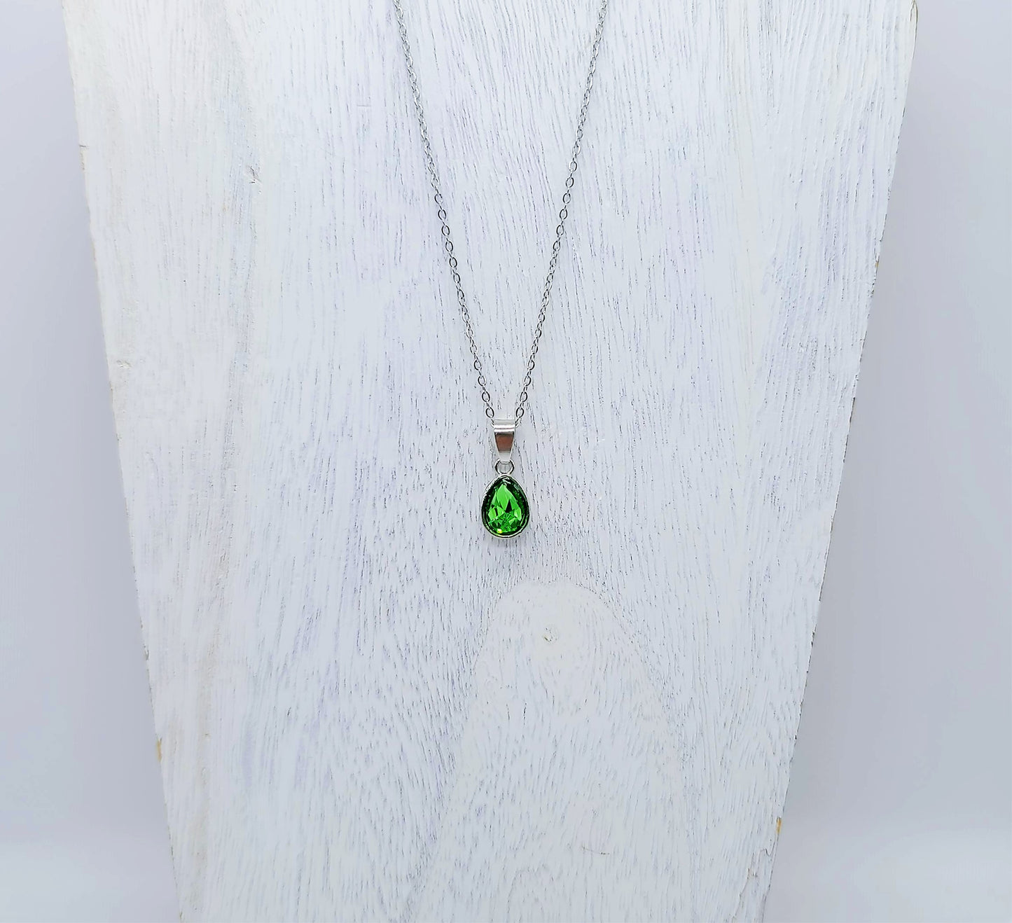 Multifaceted Teardrop Pendant Necklace