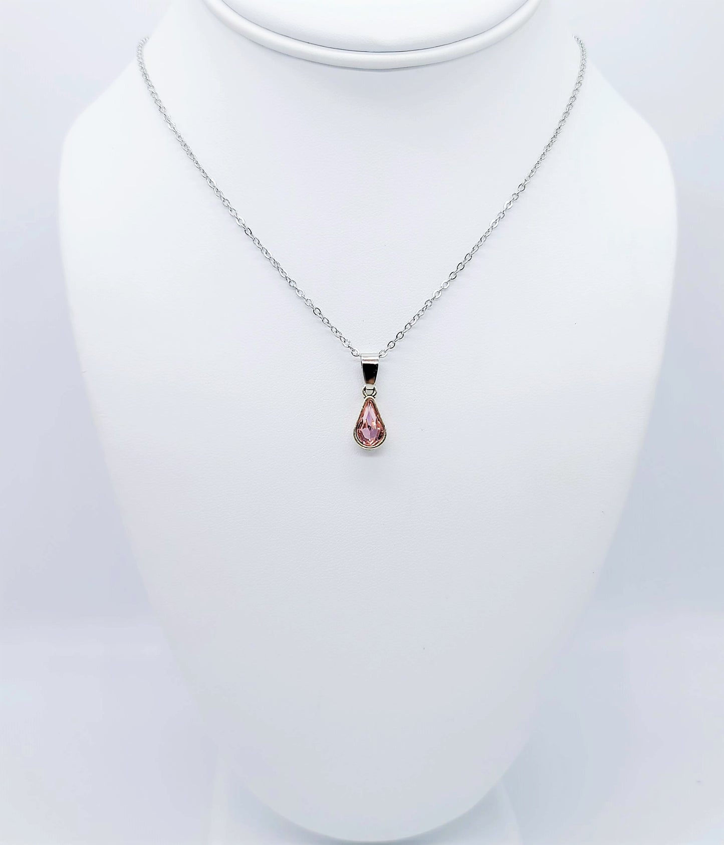 Multifaceted Teardrop Pendant Necklace