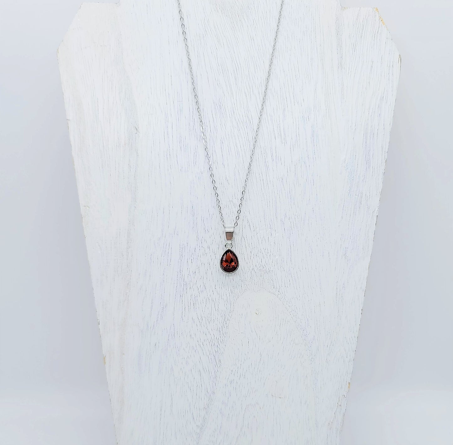 Multifaceted Teardrop Pendant Necklace