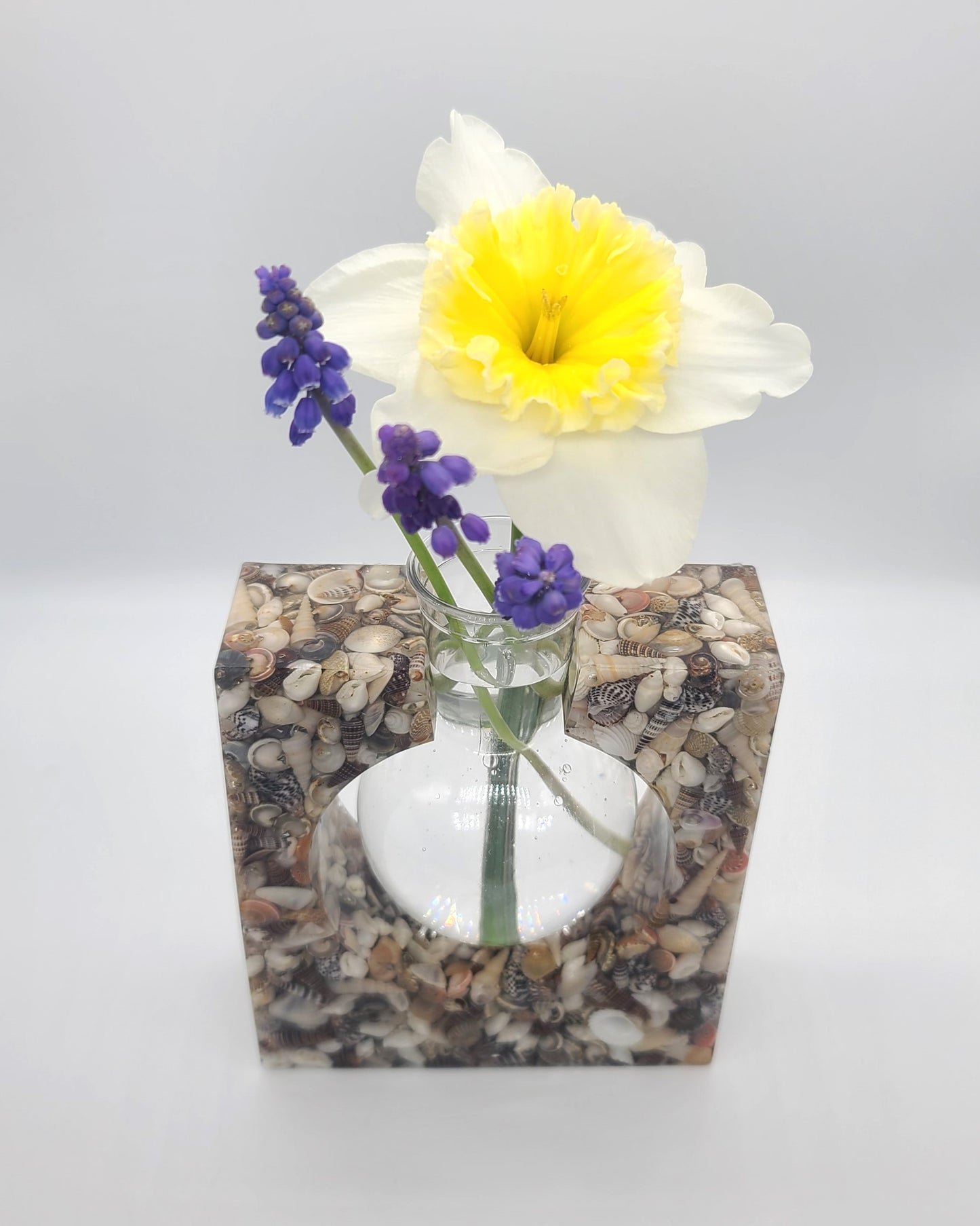 Square Propagation Flower Vase Made with Resin and Seashells